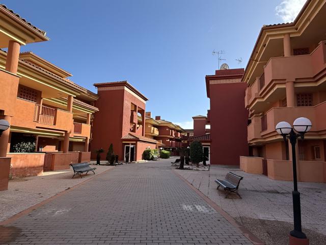Exclusivo apartamento reformado con terraza y vistas abierta. 100m² Marbella