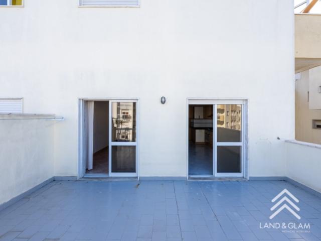 Exclusivo! Apartamento T1 em Monte Abraão
