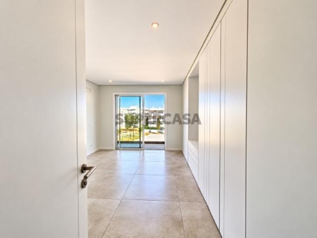 Exclusivo Apartamento T2 com Vista para a Ria Formosa Elegância, Modernidade e Conforto