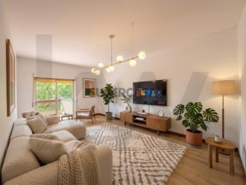 Exclusivo Apartamento T3 Junto ao Golfe: Último Andar com Potencial de Luxo na Rua Garcia de Resende