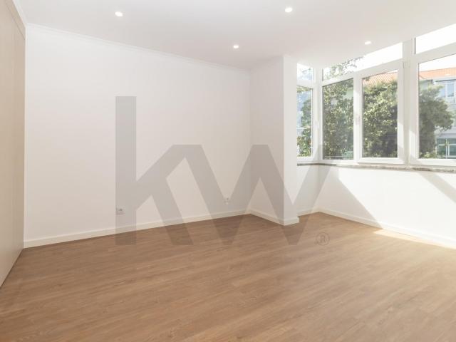 Exclusivo Apartamento T3 Remodelado no Centro de Almada