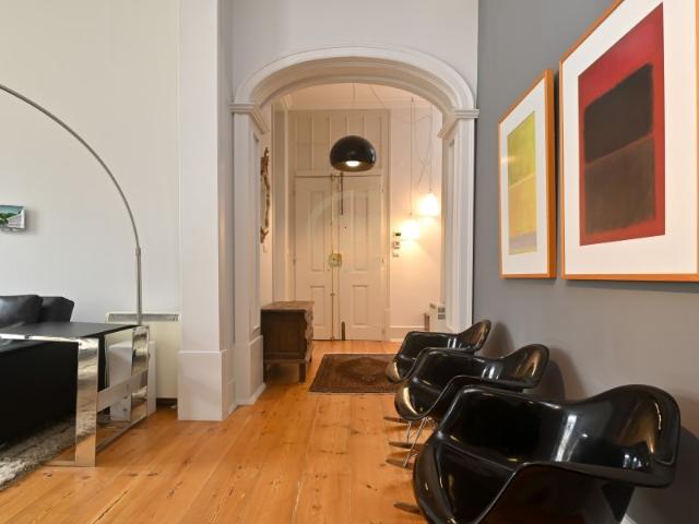 Exclusivo apartamento T4 com estacionamento privado na Baixa, junto ao Chiado