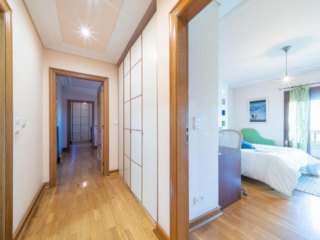Exclusivo Apartamento T5 no Real Forte com Vista Panorâmica sobre o Rio Tejo
