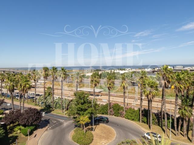 Exclusivo Apartamento T5 no Real Forte com Vista Panorâmica sobre o Rio Tejo