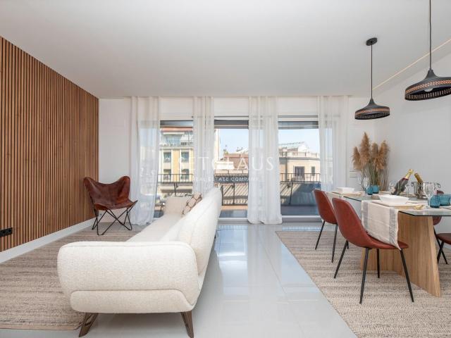 Exclusivo ático con terraza, reformado en 2024 y certificado. 131m² Barcelona