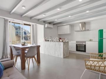 Exclusivo ático amueblado con terraza panorámica en Paseo de Gracia 86m²