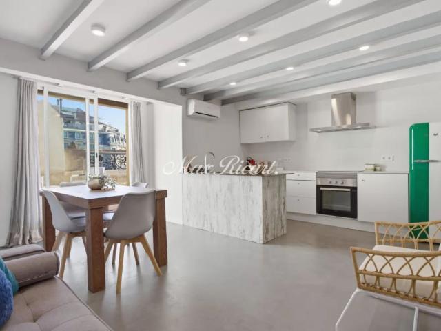 Exclusivo ático amueblado con terraza panorámica en Paseo de Gracia 86m²