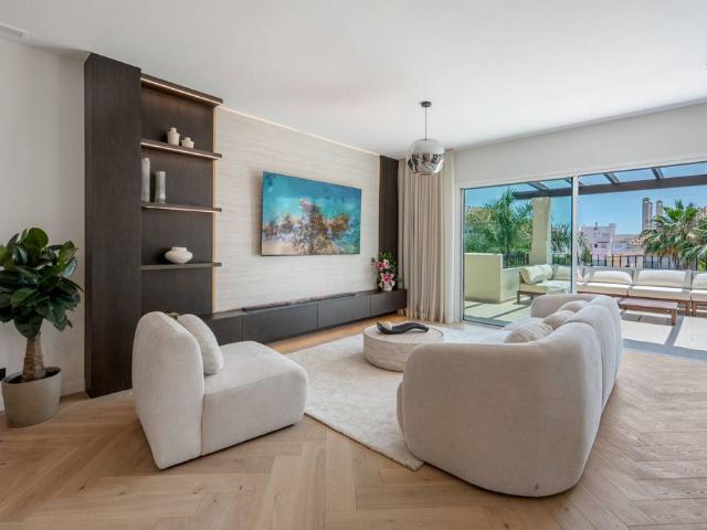 Exclusivo ático de 129 m2 en venta Nueva Andalucia, España