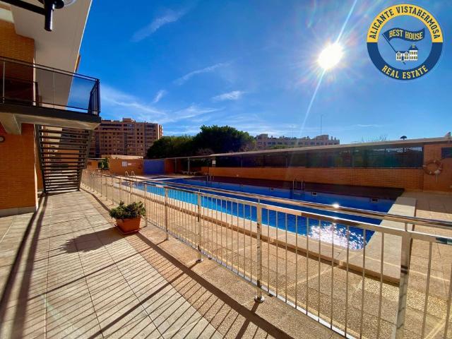 Exclusivo ático de 129 m2 en venta Alicante, España