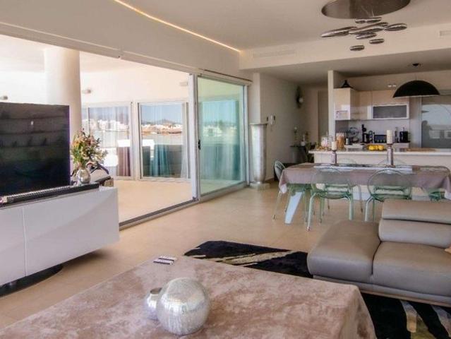 Exclusivo ático de 142 m2 en venta Fuengirola, España