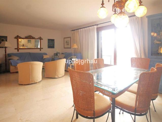 Exclusivo ático de 150 m2 en venta Estepona, España