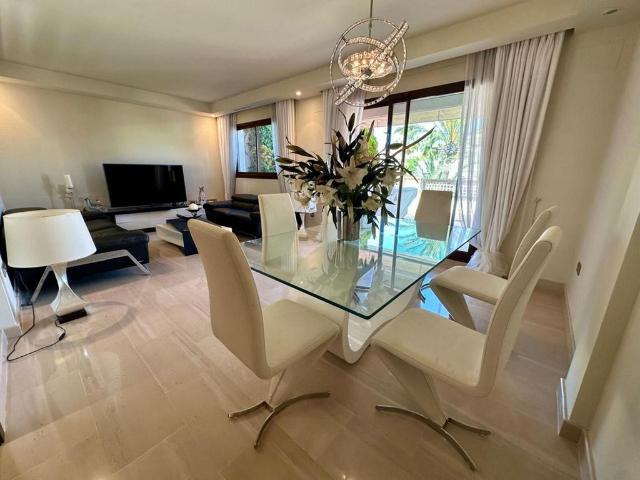 Exclusivo ático de 160 m2 en venta Nueva Andalucia, España