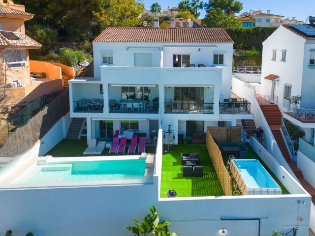 Exclusivo ático de 175 m2 en alquiler Urbanización Marbella Este, Andalucía
