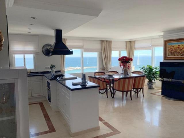 Exclusivo ático de 186 m2 en venta Estepona, Andalucía