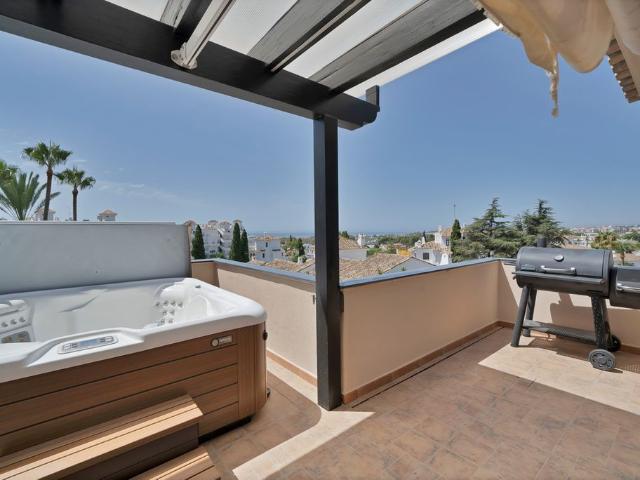 Exclusivo ático de 206 m2 en venta Nueva Andalucia, Andalucía