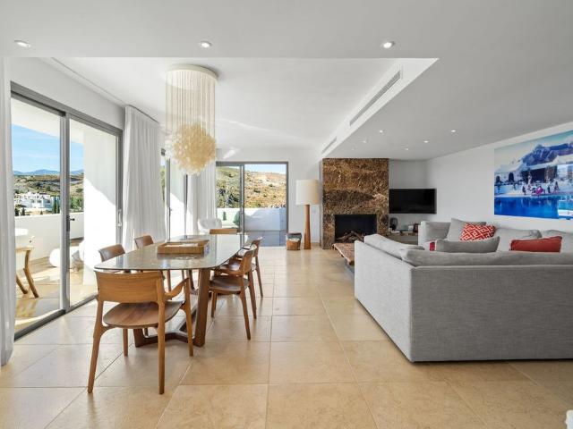 Exclusivo ático de 220 m2 en venta Los Flamingos, Marbella, Andalucía