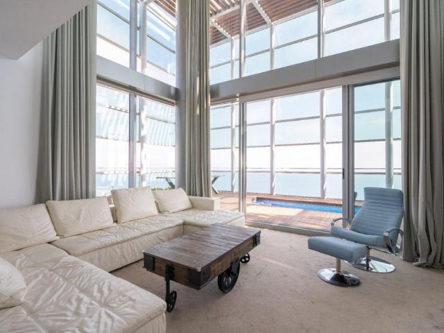 Exclusivo ático de 230 m2 en alquiler Barcelona, España