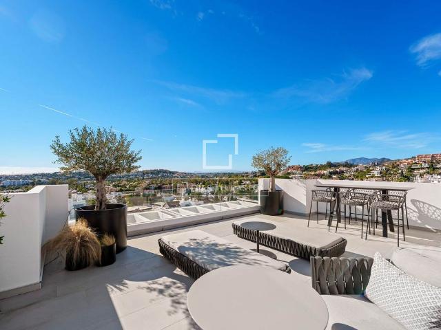 Exclusivo ático de 266 m2 en venta Marbella, España
