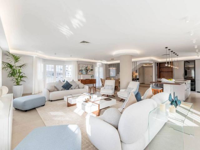 Exclusivo ático de 389 m2 en venta Nueva Andalucia, Andalucía