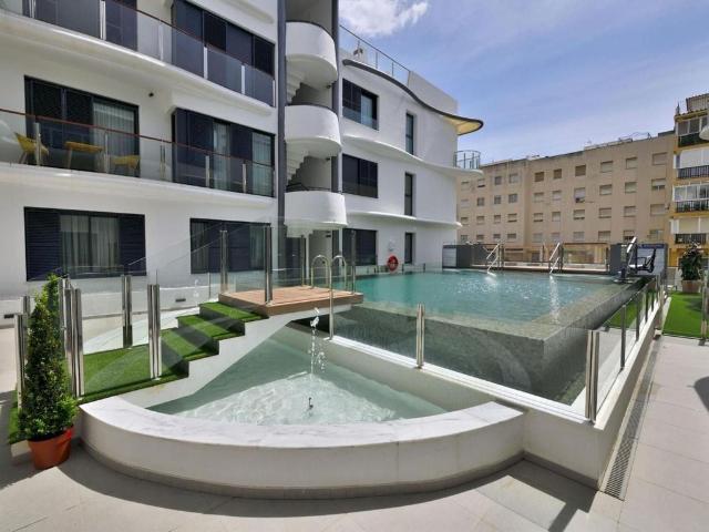 Exclusivo ático de 75 m2 en venta Estepona, España