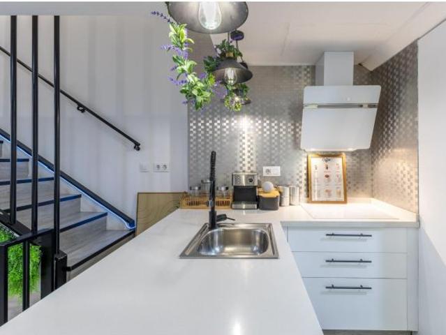 EXCLUSIVO ÁTICO DÚPLEX CON DOS TERRAZAS Y DESPACHO PROFESIONAL CON VISTAS DESPEJADAS EN RESIDENCIAL