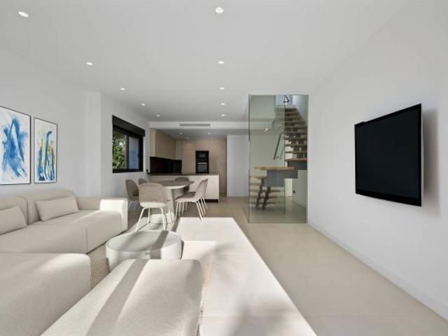 Exclusivo Ático Dúplex con Solárium y Jacuzzi Privado en la prestigiosa zona de El Paraíso – Estepon