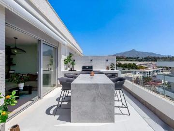 Exclusivo ático en alquiler Nueva Andalucia, España