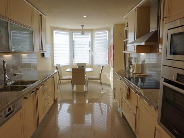 Exclusivo ático en venta Marbella, España