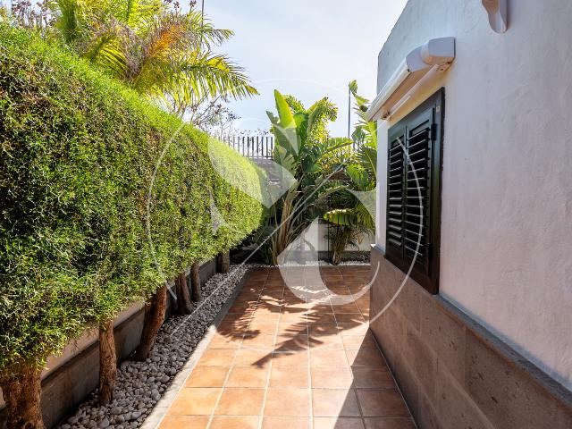 EXCLUSIVO BUNGALO CON CASA DE INVITADOS PRIVADA EN UN ENTORNO INIGUALABLE EN PLAYA DEL INGLES