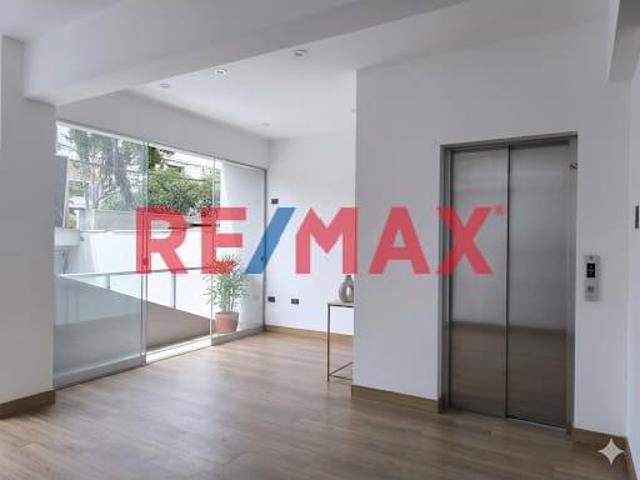 Exclusivo Departamento En Primer Piso Elevado Con Patio/Terraza