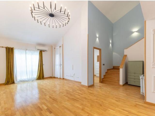 Exclusivo dúplex de 133 m2 con terraza acristalada, garaje y magníficas calidades