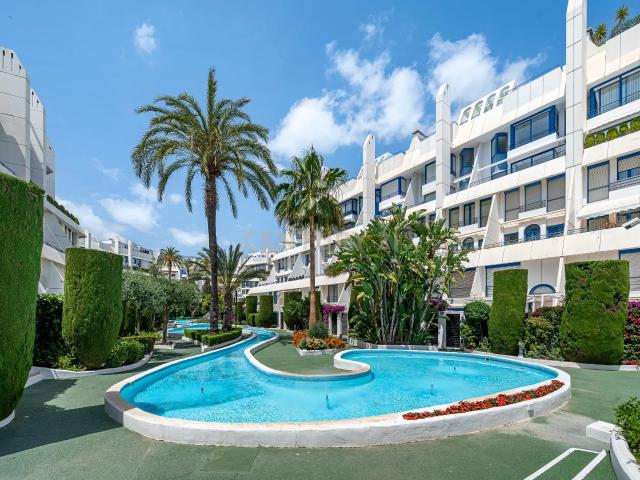 ✨ Exclusivo dúplex renovado con garaje y trastero en Marbella House, a pasos de la playa