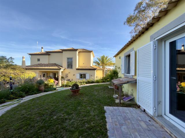 Exclusivo! Espetacular Moradia De 4 Quartos Com Anexo E Pisc. 297m² Santa Catarina Da Fonte Do Bispo