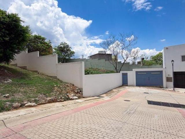 EXCLUSIVO FRACC. RESIDENCIAL EN SAN FELIPE DEL AGUA LA VISTA