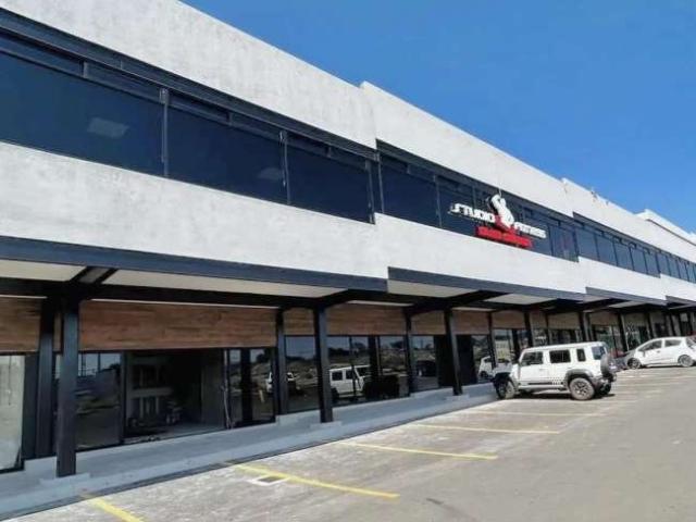 Exclusivo local comercial nuevo en renta en plaza cima col