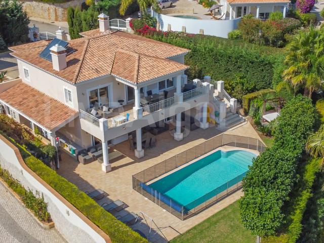 Exclusivo | Luxuosa Moradia T3 com Vista Mar para Venda em. 189m² Luz