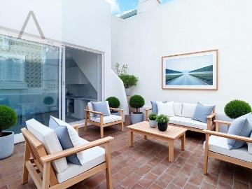 Exclusivo Moradia Tradicional Renovada | 2 Suites | 3 Espl. 62m² Olhão