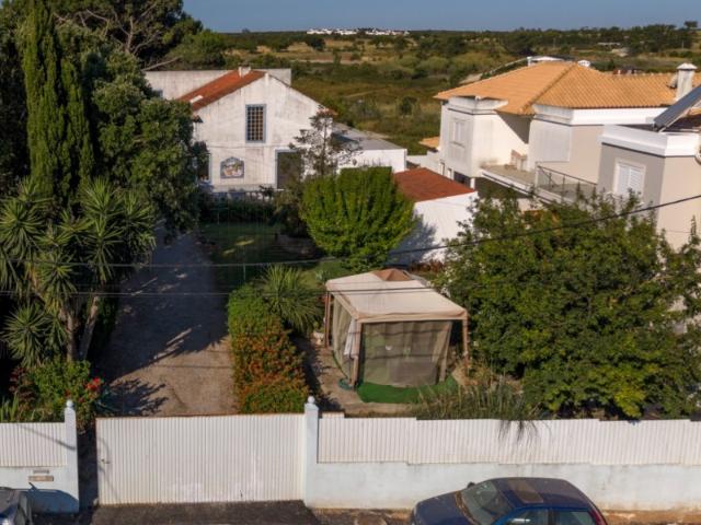 EXCLUSIVO | Moradia com Anexos, Jardim, Jacuzzi e Churrasqueira em lote de 638,5 m²