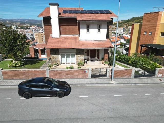 Exclusivo! Moradia de Sonho à Venda em Bragança