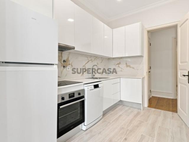 Exclusivo na Penha de França | T3 Totalmente Remodelado com Elevador, Cozinha Equipada e Logradouro Privativo de 41 m²