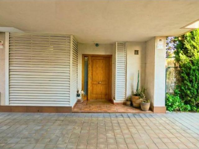 Exclusivo pareado con piscina privada en Primera línea del campo de Golf en Alicante