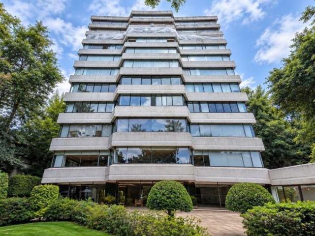 Exclusivo Penthouse de Dos Niveles en Lomas de Reforma con Terrazas Panorámicas, Cava y Asador