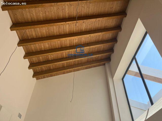 Exclusivo piso A ESTRENAR en casco de bodega con piscina y garaje Sept Jun