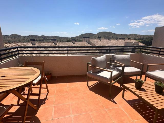 Exclusivo piso con gran terraza y vistas en Alenda Golf