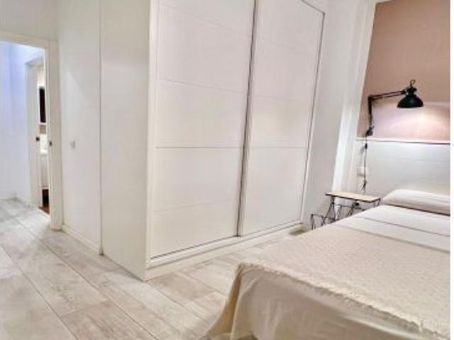 Exclusivo piso con patio privado acondicionado junto a Plaza Weyler
