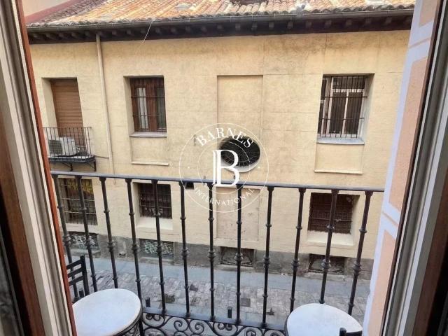 Exclusivo piso con terraza privada en finca histórica en el. 103m² Madrid