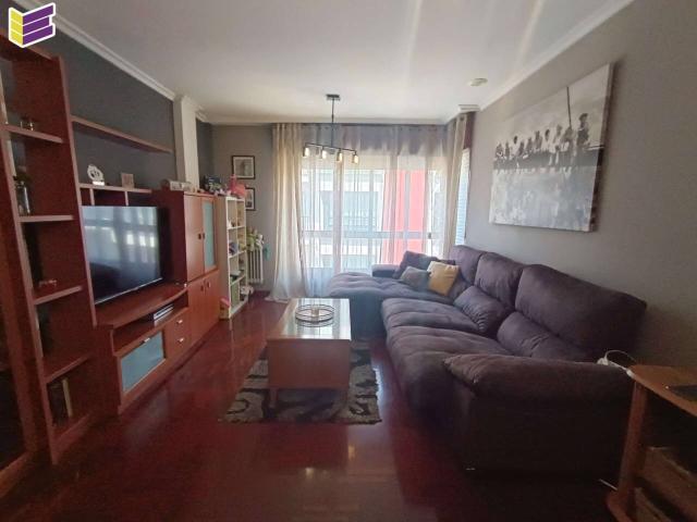 Exclusivo piso de 3 dormitorios en el corazón de Ponteareas: Amplitud, comodidad y ubicación privilegiada