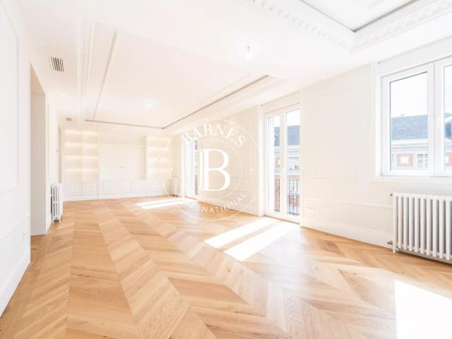 Exclusivo piso de lujo reformado con 2 plazas de garaje Opci. 274m² Madrid