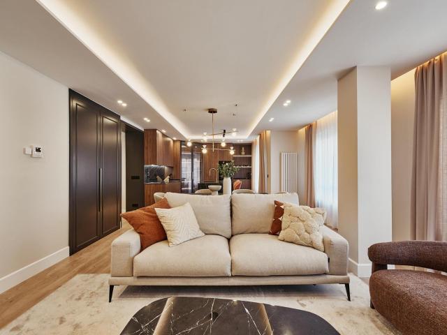 Exclusivo piso en Calle General Diaz Porlier de 200 mt, una 4º planta con 2 terrazas, trastero, 3 hab/3baños. Un lujo de vivienda