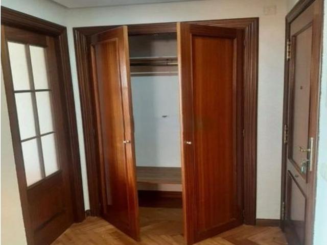 Exclusivo Piso en Huerta del Rey Edificio Torre Real por €250,000